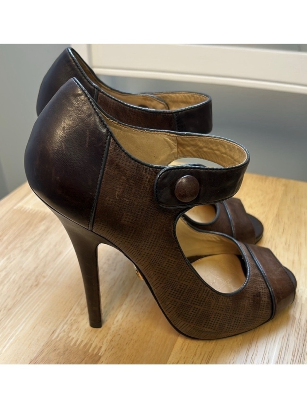 L.A.M.B. By Gwen Stefani Hannah Brown Leather Peep Toe Mary Jane Heels Brazil